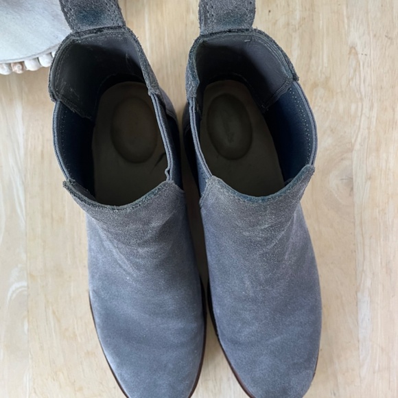 Clarks Women’s Arlo Boots - Picture 3 of 5